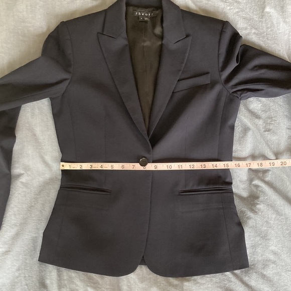 **SOLD** Theory wool Gabe B blazer, dark blue - Picture 8 of 15